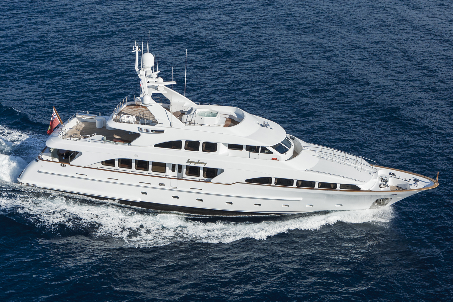 SOLD ! – Yacht & Villa sell Benetti Classic 115 Superyacht “Symphony”