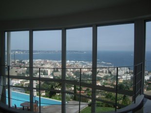 Contemporary Villa for rental 4 bedrooms with panoramic sea views : GOLFE JUAN Image 11