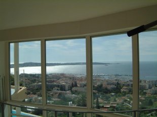 Contemporary Villa for rental 4 bedrooms with panoramic sea views : GOLFE JUAN Image 14