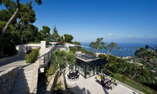 Superb Villa for rental with a panoramic sea view and 5 Bedrooms : VILLEFRANCHE SUR MER Image 18