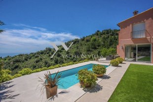 Villa for sale with a panoramic sea view and 5 bedroom - EZE Image 2