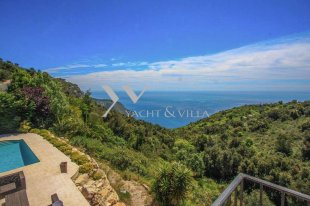 Villa for sale with a panoramic sea view and 5 bedroom - EZE Image 3