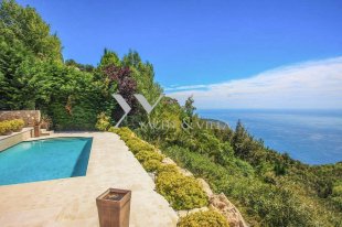 Villa for sale with a panoramic sea view and 5 bedroom - EZE Image 18