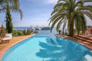 Villa for sale with a sea view and 4 bedroom - VILLEFRANCHE SUR MER Image 1