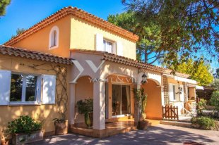 Provençal Villa for sale with 5 bedroom -VILLEFRANCHE SUR MER Image 3