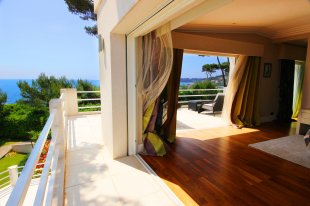 Spacious Modern Villa For Sale Sea Views - CAP D'ANTIBES Image 12