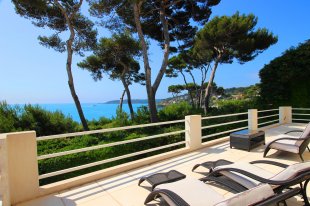 Spacious Modern Villa For Sale Sea Views - CAP D'ANTIBES Image 13