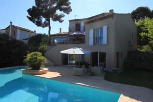 Spacious family Villa Rental with 4 bedrooms and beautiful pool : GOLFE JUAN Image 2