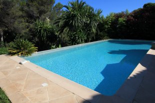Spacious family Villa Rental with 4 bedrooms and beautiful pool : GOLFE JUAN Image 3