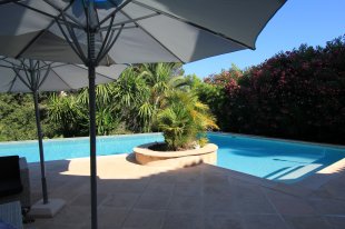 Spacious family Villa Rental with 4 bedrooms and beautiful pool : GOLFE JUAN Image 4