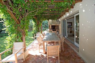 Beautiful well-equipped Villa Rental walking distance to town centre : ST TROPEZ Image 2