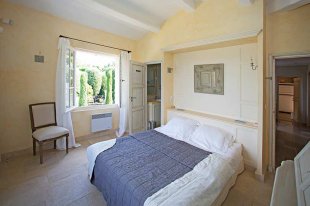 Beautiful well-equipped Villa Rental walking distance to town centre : ST TROPEZ Image 13