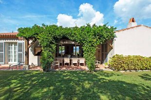 Beautiful well-equipped Villa Rental walking distance to town centre : ST TROPEZ Image 17
