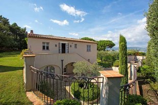 Beautiful well-equipped Villa Rental walking distance to town centre : ST TROPEZ Image 18