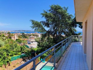 Villa rental with 4 bedrooms and a sea view - GOLFE JUAN Image 3