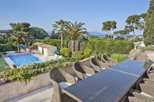 Superbe villa provençale a louer avec 6 chambres- CAP D'ANTIBES Image 3