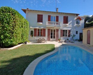 Villa for sale near beach - CAP D'ANTIBES Image 1