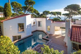 Moderne Villa for sale with 5 bedrooms - CAP D'ANTIBES Image 1