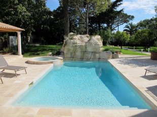 Villa Provençale for sale with 5 bedrooms - CAP D'ANTIBES Image 3