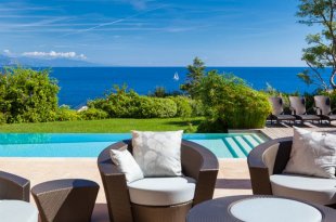 Villa for sale with a panoramic sea view and 6 bedrooms - CAP D'ANTIBES Image 7