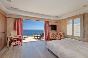 Villa à vendre avec une vue mer panoramique  et 6 chambres - CAP D'ANTIBES Image 9