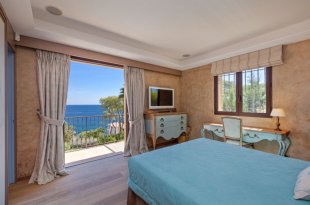 Villa à vendre avec une vue mer panoramique  et 6 chambres - CAP D'ANTIBES Image 11