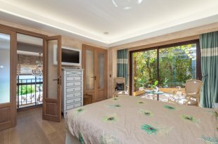 Villa à vendre avec une vue mer panoramique  et 6 chambres - CAP D'ANTIBES Image 12