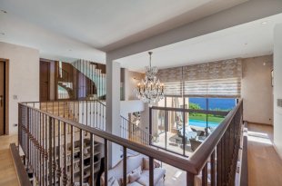 Villa à vendre avec une vue mer panoramique  et 6 chambres - CAP D'ANTIBES Image 13