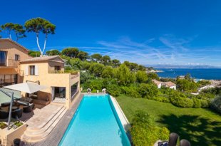 Villa à vendre avec une vue mer panoramique  et 6 chambres - CAP D'ANTIBES Image 19