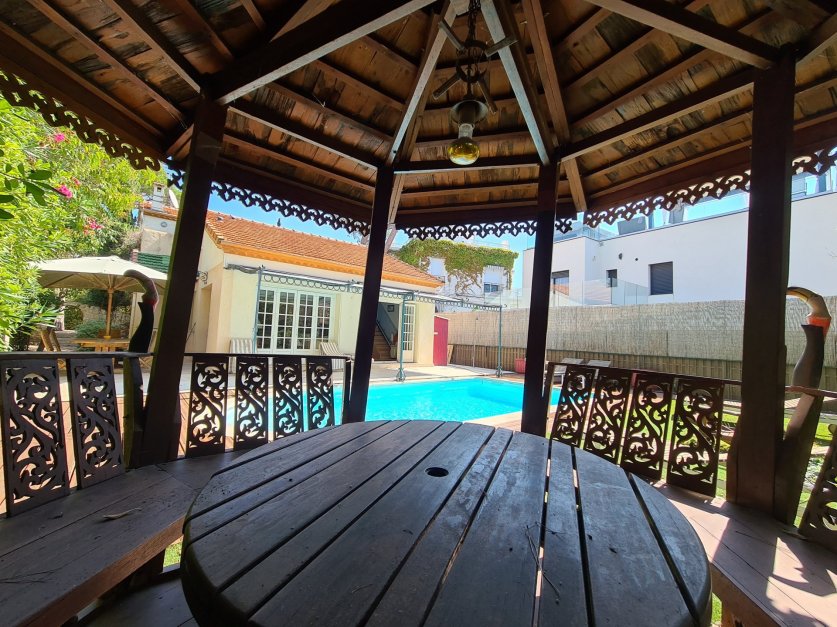 A Charming Villa With A Pool Within Walking Distance To The Beach Image 2