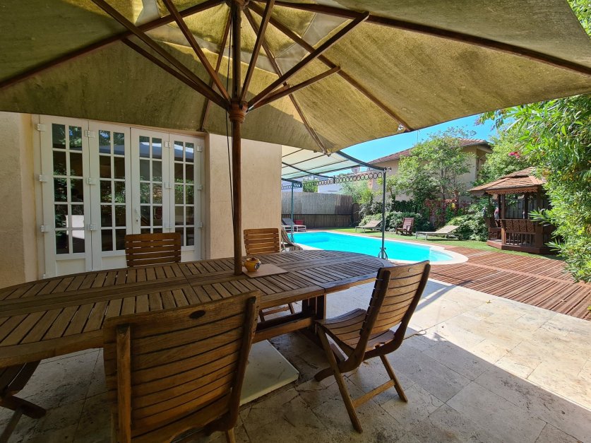 A Charming Villa With A Pool Within Walking Distance To The Beach Image 3
