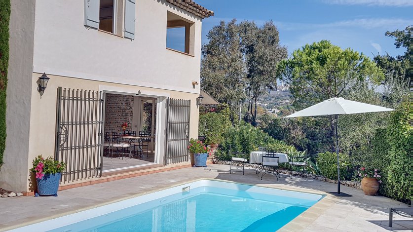 Villa located at walking distance to the village of Colle- Views on Saint Paul de Vence Image 2