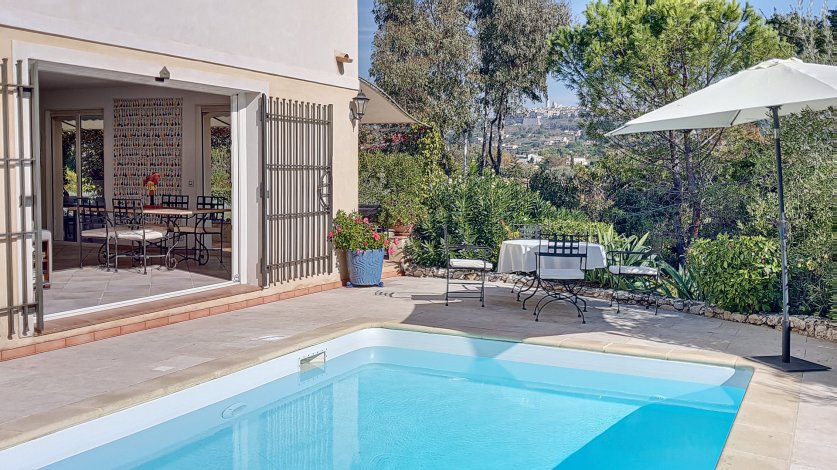 Villa located at walking distance to the village of Colle- Views on Saint Paul de Vence Image 5