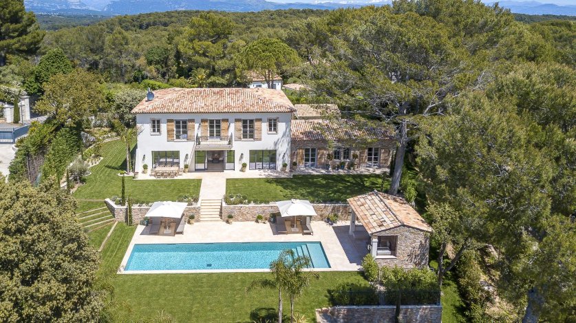 An Outstanding 6 Bedroom Mansion In The Hills Above Cannes Image 1