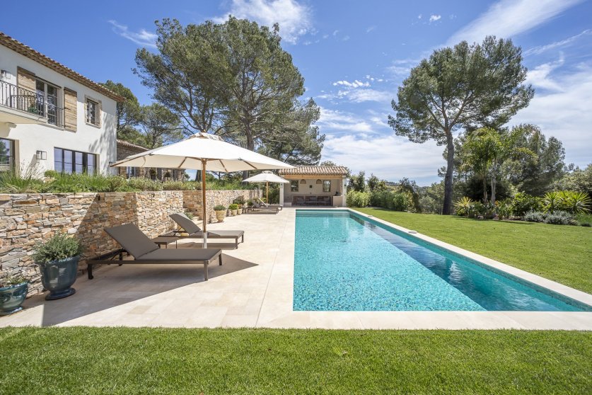 An Outstanding 6 Bedroom Mansion In The Hills Above Cannes Image 4