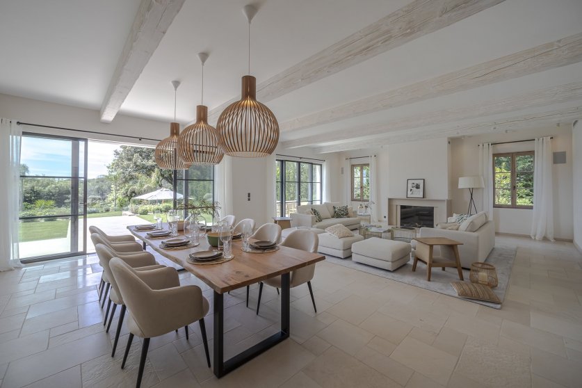 An Outstanding 6 Bedroom Mansion In The Hills Above Cannes Image 7