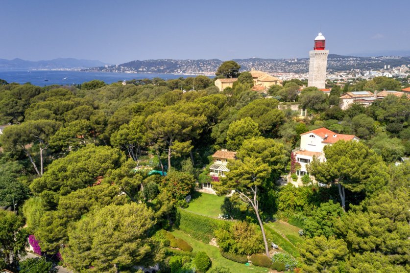 A Rare 16-Bedroom Property Nestled Within The Privileged Area Of Cap d'Antibes Image 3