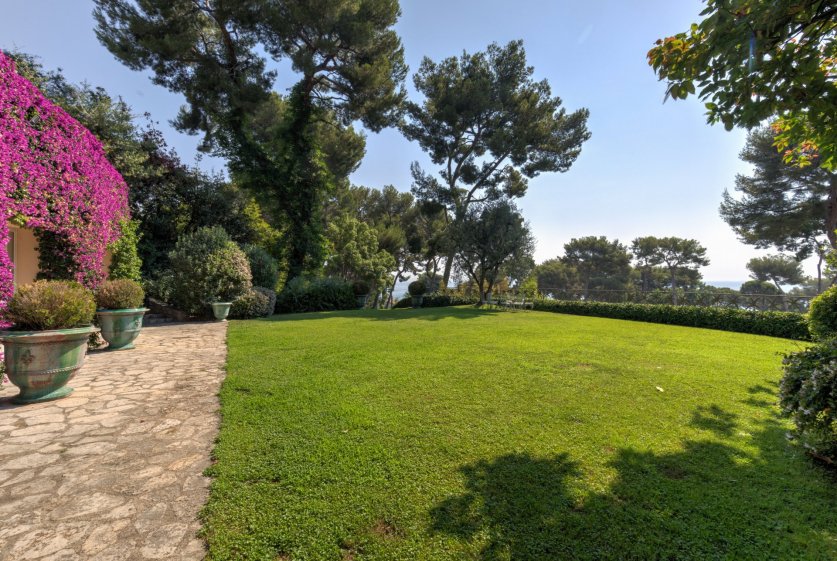 A Rare 16-Bedroom Property Nestled Within The Privileged Area Of Cap d'Antibes Image 5