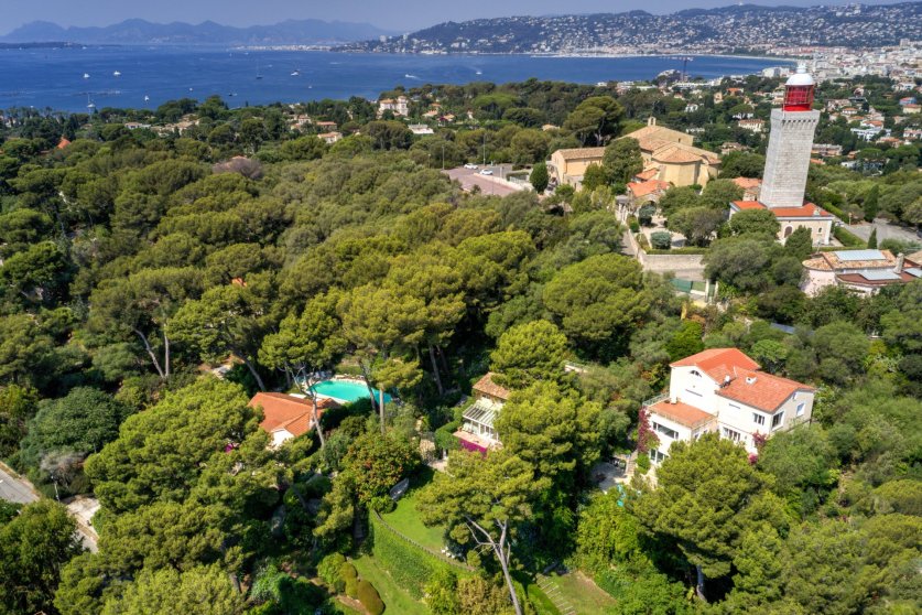 A Rare 16-Bedroom Property Nestled Within The Privileged Area Of Cap d'Antibes Image 17
