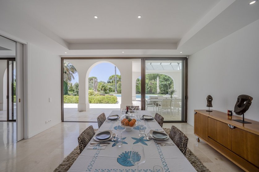 Charming villa with 4 bedrooms in a secured residence on the Cap d'Antibes Image 8