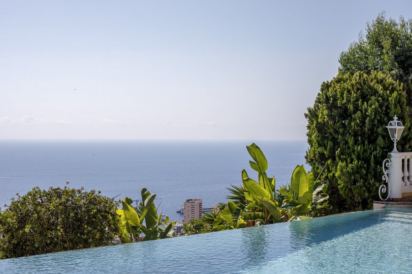 An Outstanding 5 Bedroom Villa With Views Over The Mediterranean Sea And Monaco Image 1