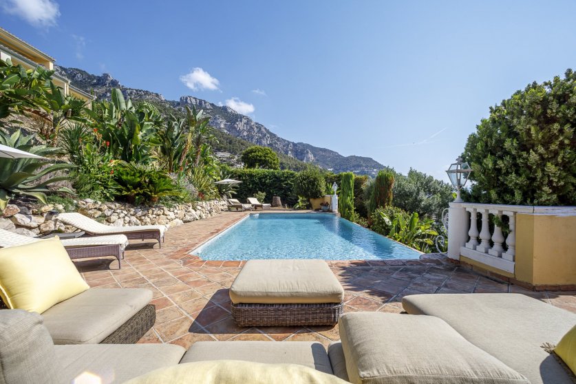 An Outstanding 5 Bedroom Villa With Views Over The Mediterranean Sea And Monaco Image 15