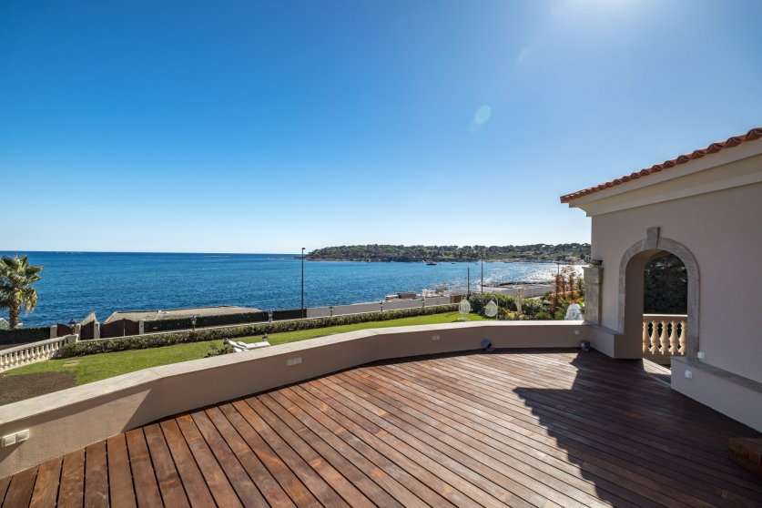 A Glamorous Sea Front 'Palace' Style Villa On Billionaire Bay - Cap d'Antibes Image 7