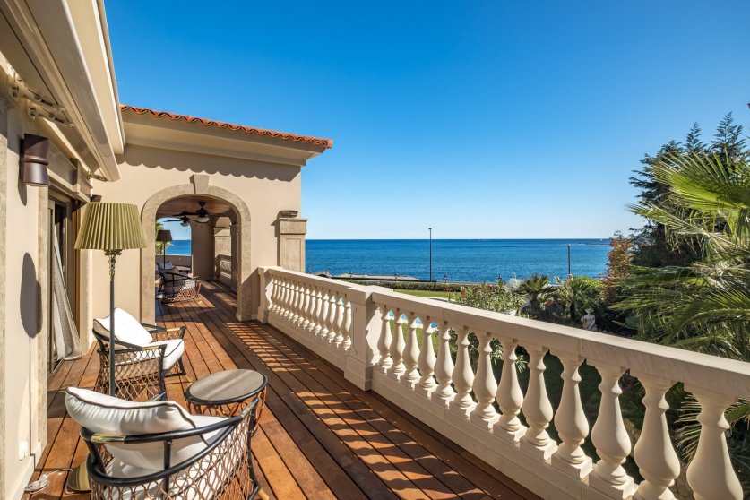 A Glamorous Sea Front 'Palace' Style Villa On Billionaire Bay - Cap d'Antibes Image 8