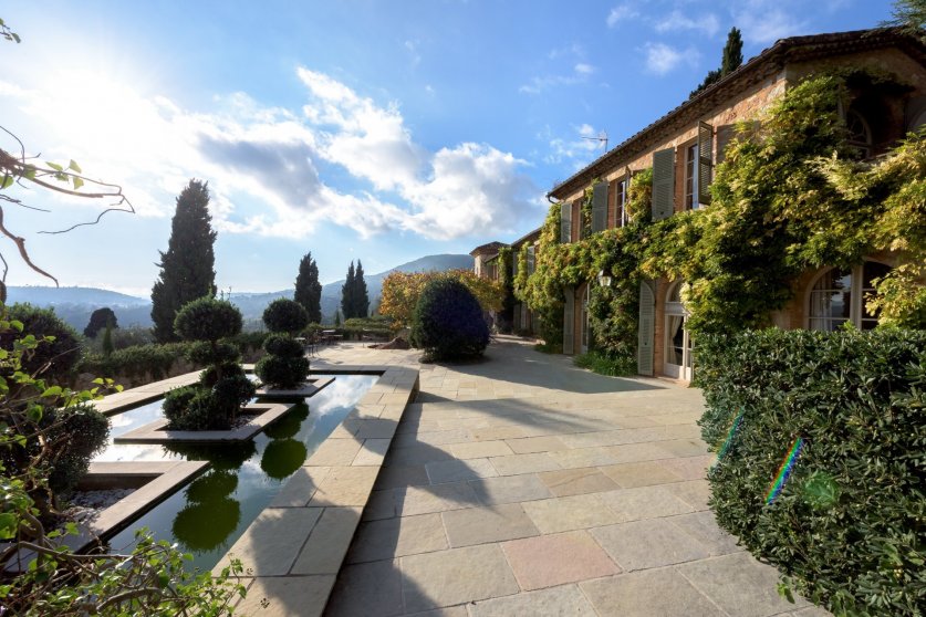 Authentic 7 bedroom Bastide Nestled on the hills of Cannes Countryside with Panoramic Views Image 2