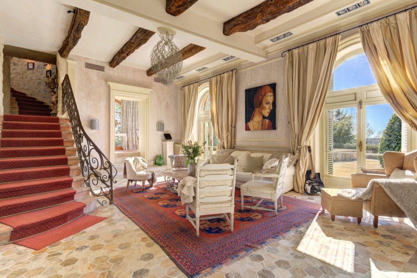 Authentic 7 bedroom Bastide Nestled on the hills of Cannes Countryside with Panoramic Views Image 3