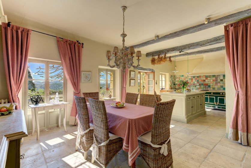 Authentic 7 bedroom Bastide Nestled on the hills of Cannes Countryside with Panoramic Views Image 8