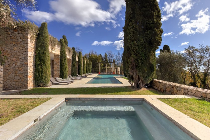 Authentic 7 bedroom Bastide Nestled on the hills of Cannes Countryside with Panoramic Views Image 9