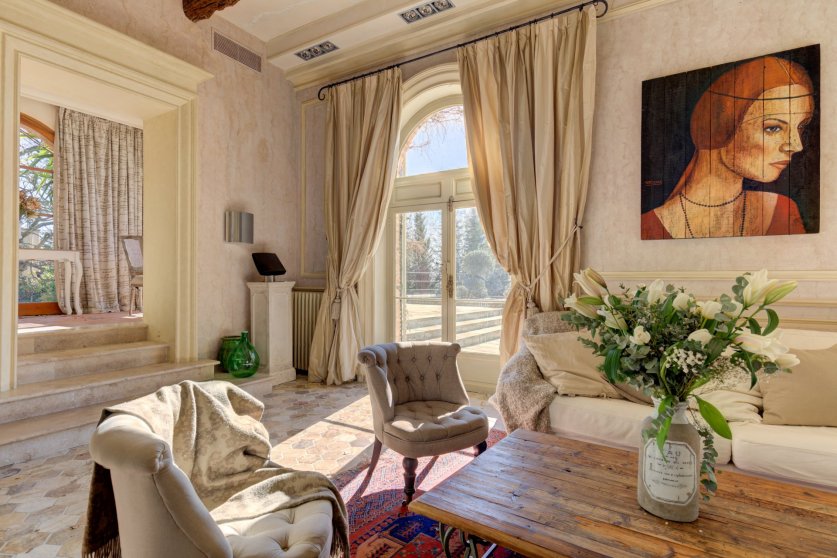 Authentic 7 bedroom Bastide Nestled on the hills of Cannes Countryside with Panoramic Views Image 11
