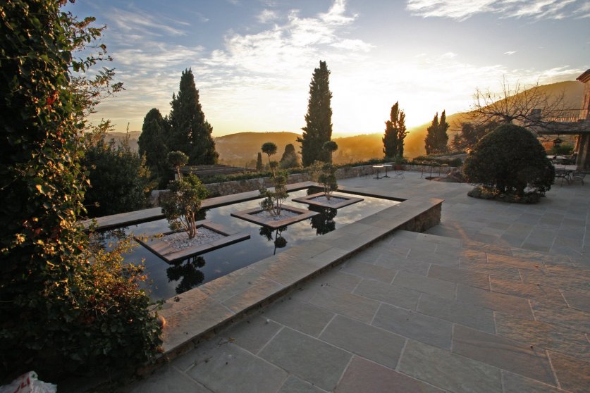 Authentic 7 bedroom Bastide Nestled on the hills of Cannes Countryside with Panoramic Views Image 17